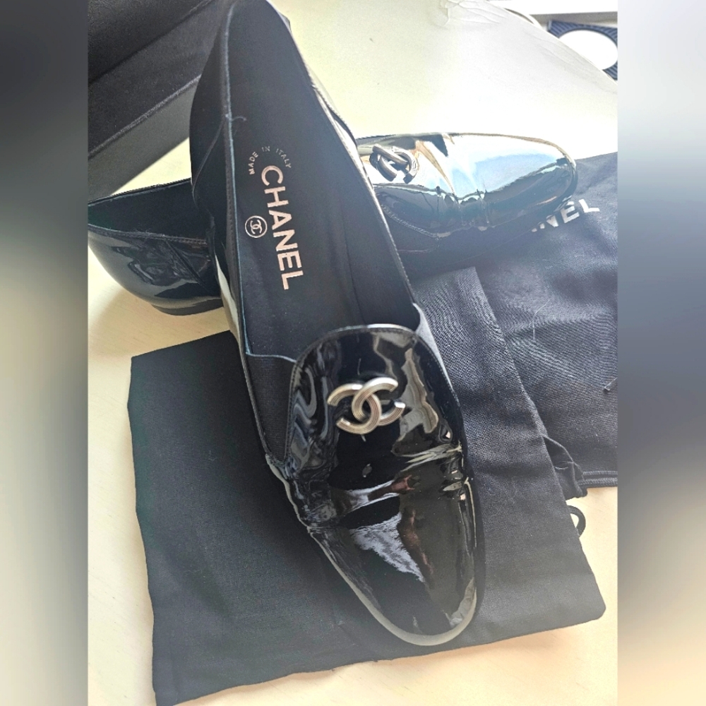 CHANEL PATENT LETHER FLATS